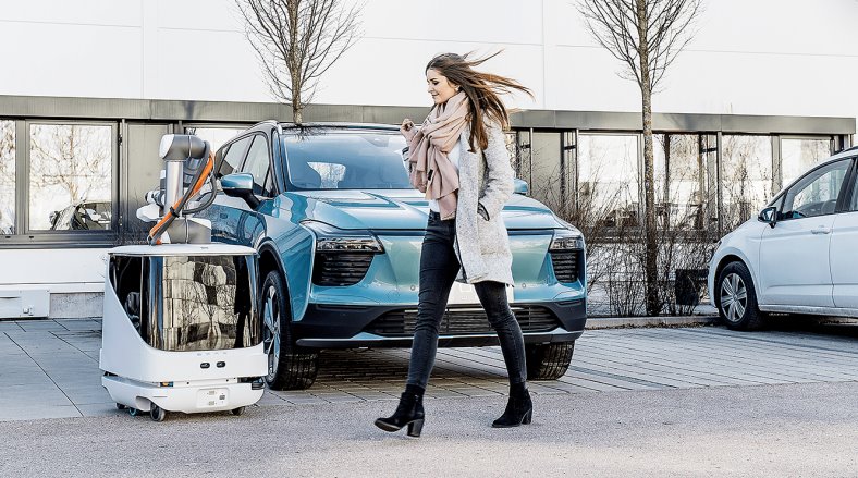 Робот CARL, який зарядить ваш електромобіль