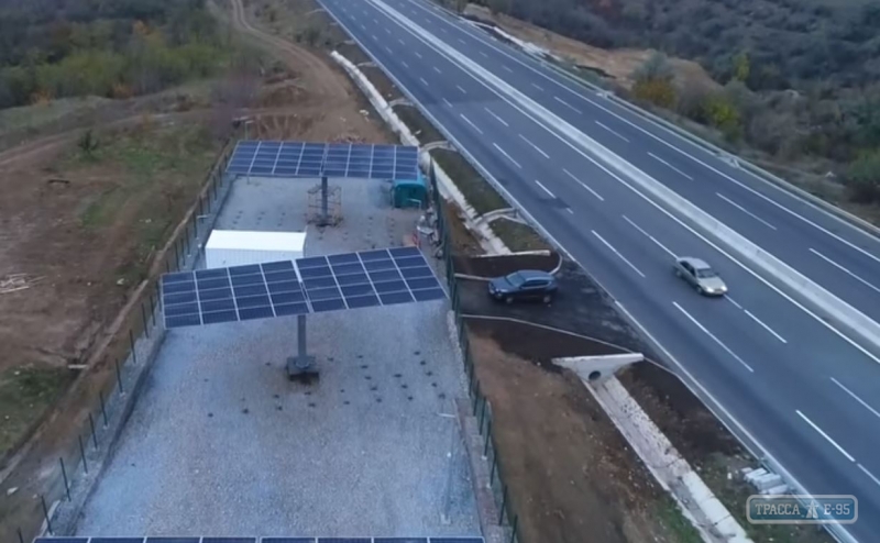 На Одещині запрацювала перша в Україні сонячна електростанція, призначена для освітлення дороги