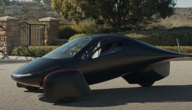 У США був представлений триколісний електрокар на сонячних батареях