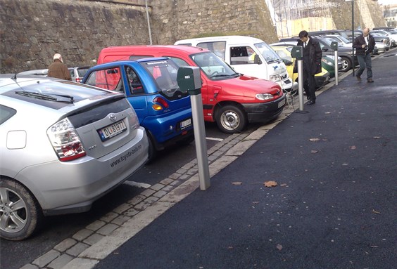 Перші в Україні зарядні станції для електрокарів на сонячних панелях побудують у Івано-Франківську