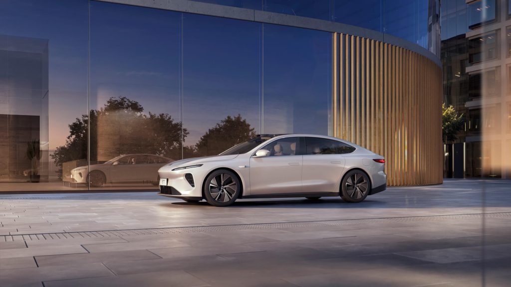 NIO представила високотехнологічний флагманський седан ET7