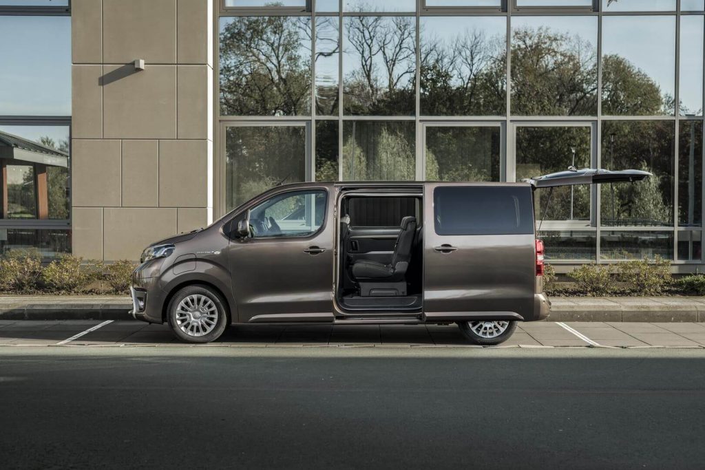Мінівен Toyota PROACE Verso отримав електричну версію з запасом ходу до 330 км