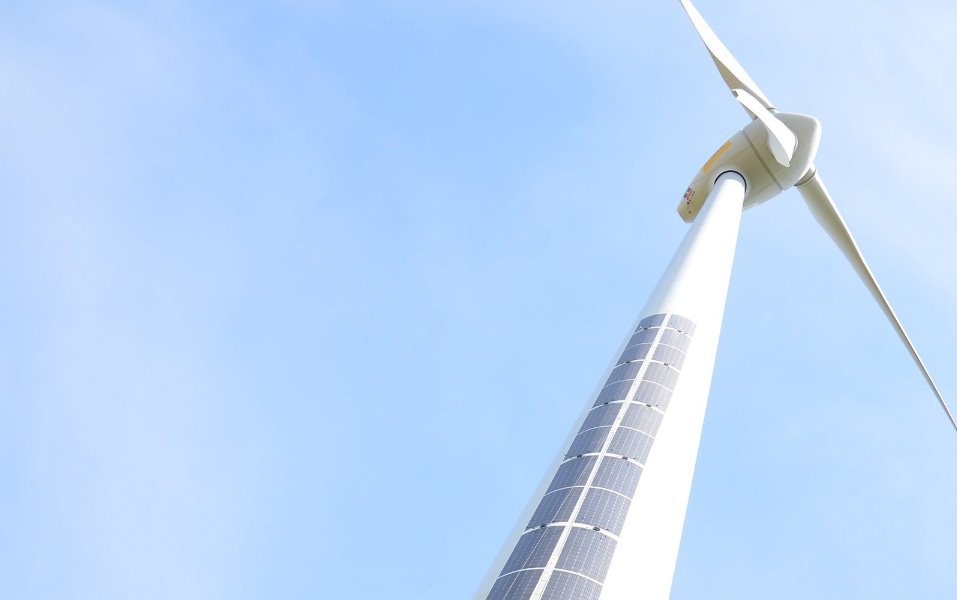 В Австрії збільшили ефективність використання вітрогенераторів, додатково оснастивши їх сонячними панелями
