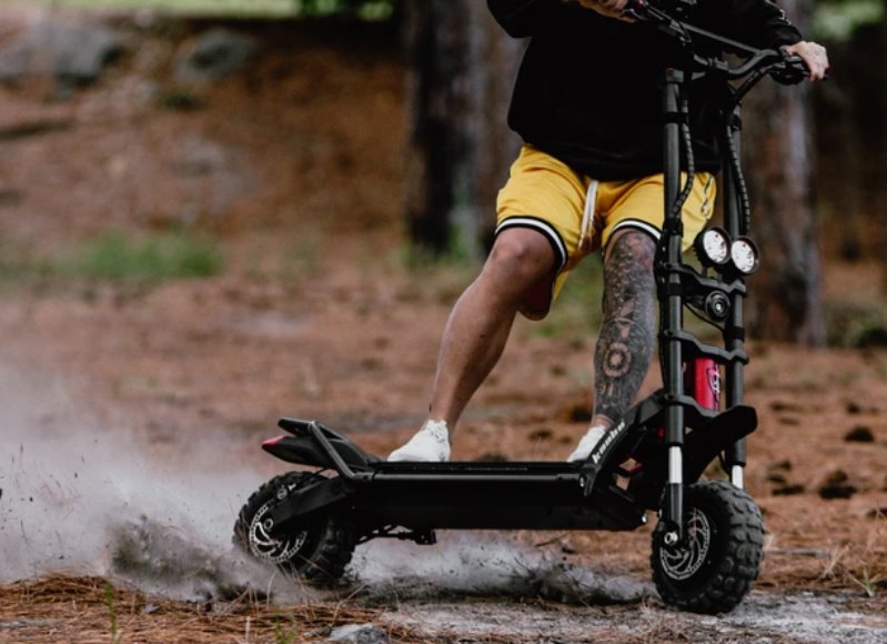 Позашляховий електросамокат Wolf King розганяється до 97 км / год