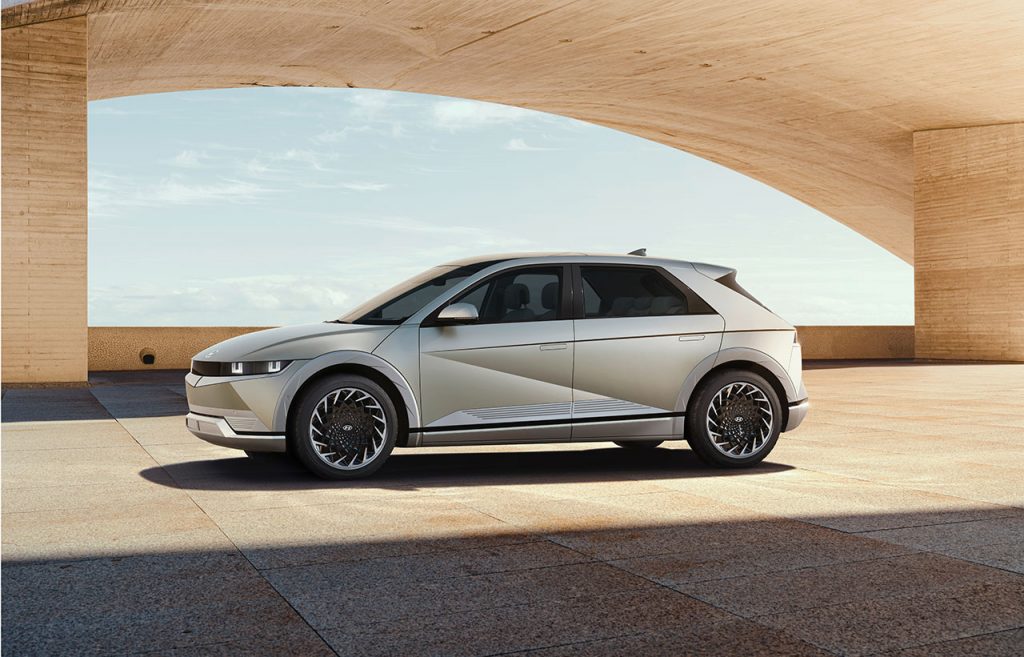 Новий Hyundai Ioniq 5: що відомо про електричний кросовер з сонячною батареєю на даху